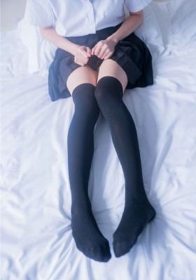 一边亲一面摸下奶53分钟