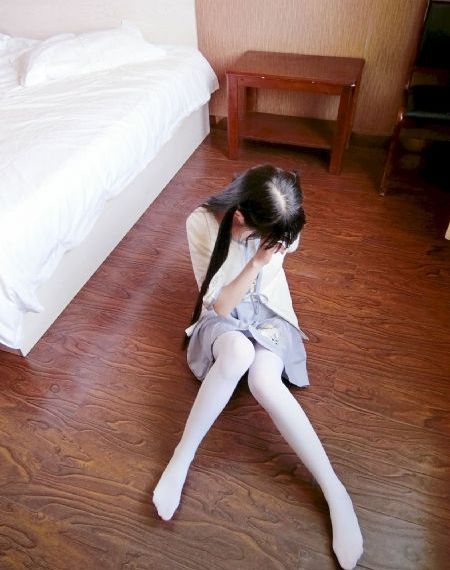 女大学生精油按摩