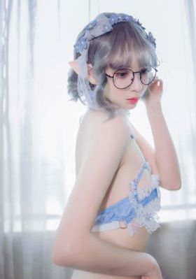 年轻丰满的继母3免费